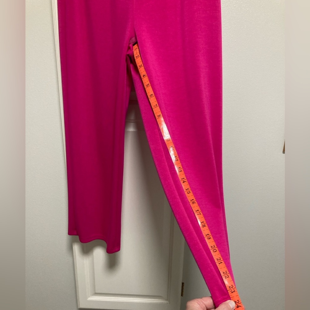 Women's Beautiful Air Essentials Two-Piece Set. Size Medium. - Picture 7 of 13